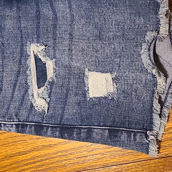 Abercrombie Kids Blue Distressed Denim High Rise Bike Shorts - Girl's 11/12 - Picture 3 of 10